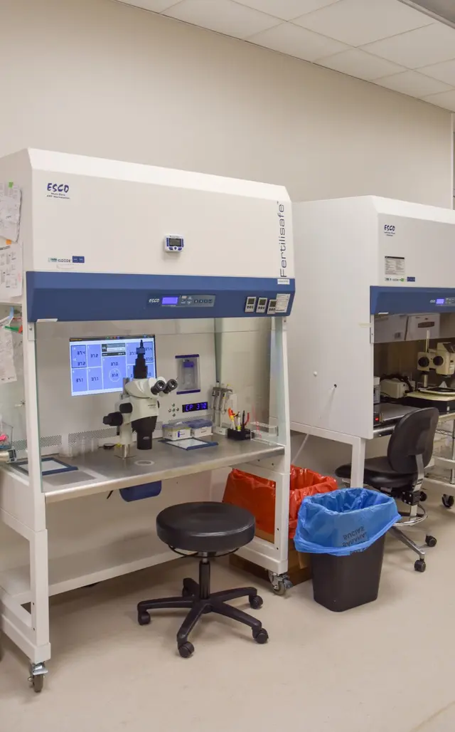 Arbor Fertility on-site embryology lab — ESCO Fertilisafe workstations with time-lapse embryo monitoring